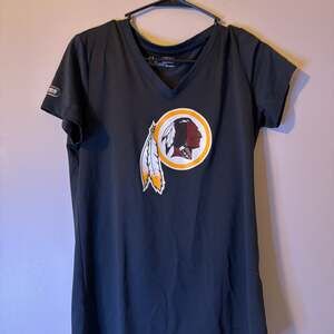 Washington Redskins NFL Team Apparel Football Jersey T-Shirt